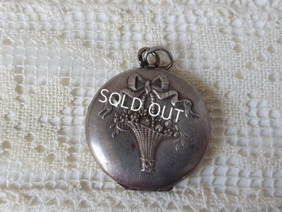 画像2: 花かごレリーフペンダントトップ