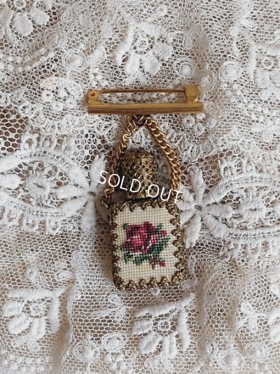 画像2: プチポワン香水瓶ブローチ