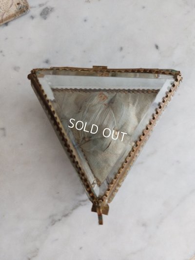 画像2: アンティーク三角形ガラスジュエリーケース