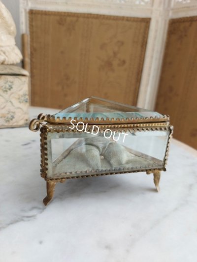 画像3: アンティーク三角形ガラスジュエリーケース