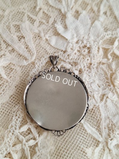 画像9: アンティークプチポワンすみれ柄ペンダントトップ