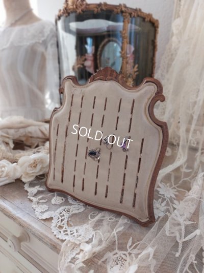 antiquejewelryholder