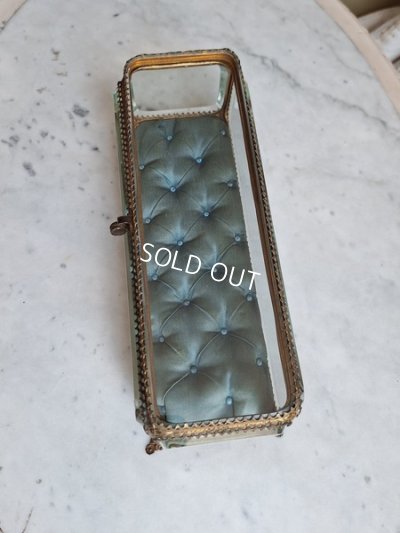 画像11: アンティーククッション付ガラスケース