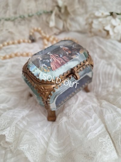 glassjewelrycase