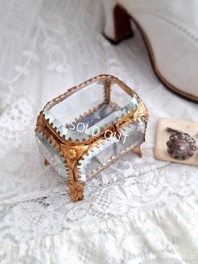 glassjewelrycase