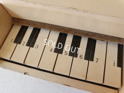 画像2: アンティークトイピアノ