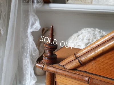 画像14: アンティークドールキャビネット