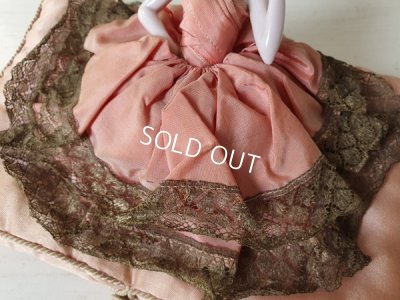 画像4: アンティークハーフドールハンキーケース