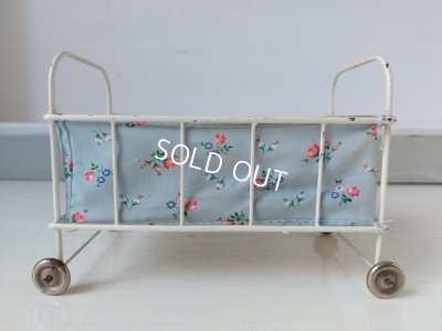 画像5:  アンティークドールベッド