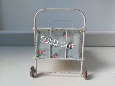 画像4:  アンティークドールベッド