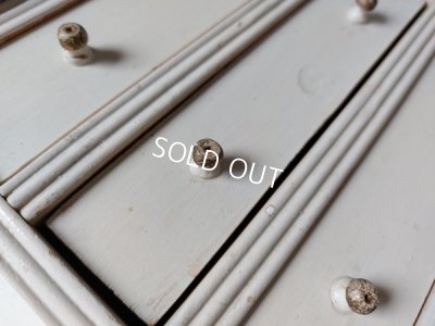 画像2: アンティーク白いドールドロワー