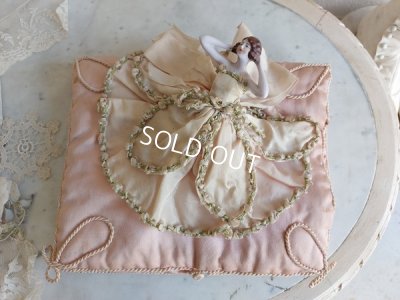 画像11: アンティークハーフドールロココ装飾ハンキーケース