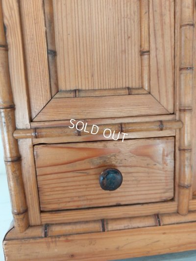 画像5: アンティークドールキャビネット