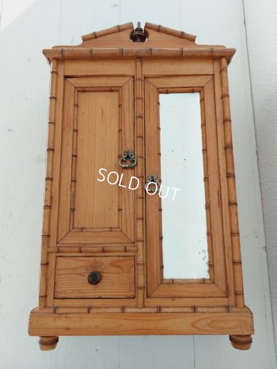 画像2: アンティークドールキャビネット