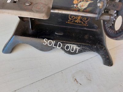 画像8: アンティークトイミシン