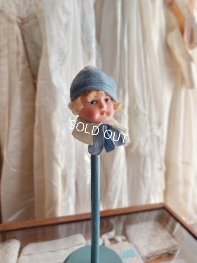 antiquedollheadstand