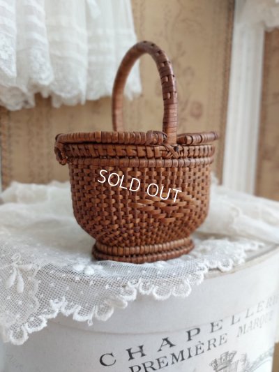 antiquedollbasket