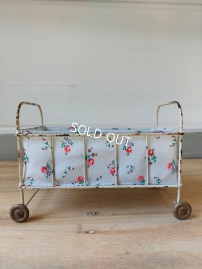 画像8: アンティークドールベッド