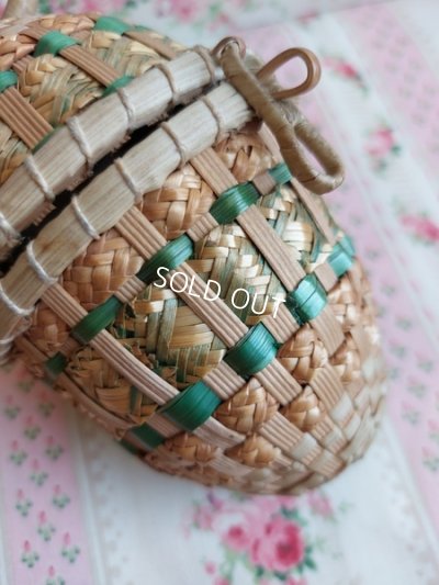 画像9: アンティークたまご型ドールバスケット
