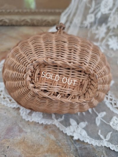 画像7: アンティークエッグ型ドールバスケット