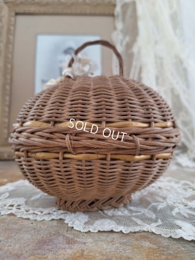 画像14: アンティークエッグ型ドールバスケット