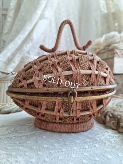画像2: アンティークたまご型ドールバスケット