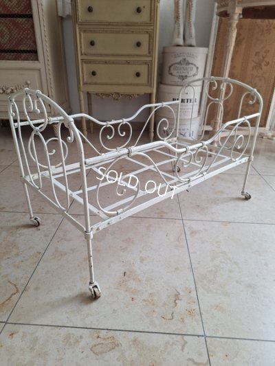 画像2: アンティークアイアンドールベッド