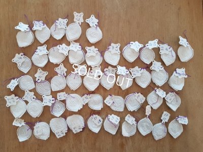 画像11: アンティークモノグラムレースキャビネット