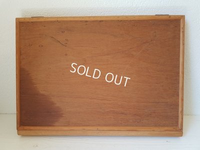 画像5: アンティークモノグラムレースキャビネット