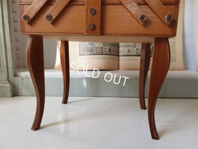 画像8: 猫脚の小さなソーイングボックス