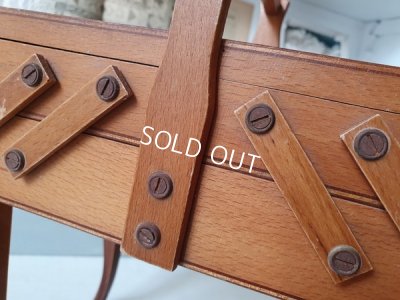 画像6: 猫脚の小さなソーイングボックス