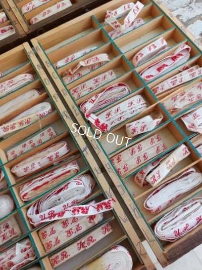 画像33: アンティークイニシャルテープキャビネット