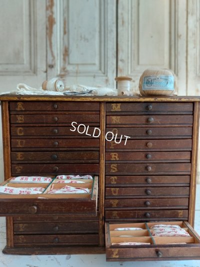 画像2: アンティークイニシャルテープキャビネット