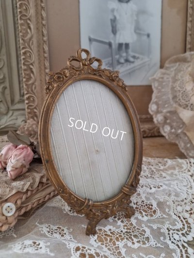 antiqueribbonphotostand