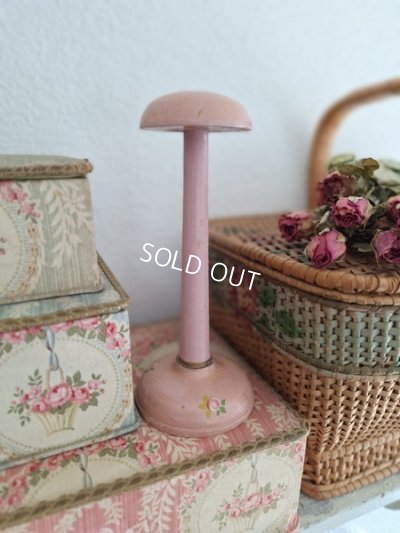 antiquehatstand
