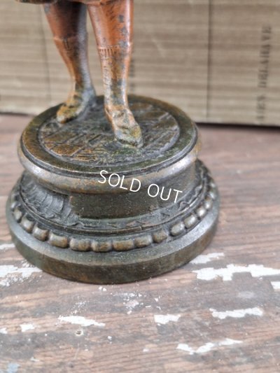 画像7: アンティークドールを抱える少女像