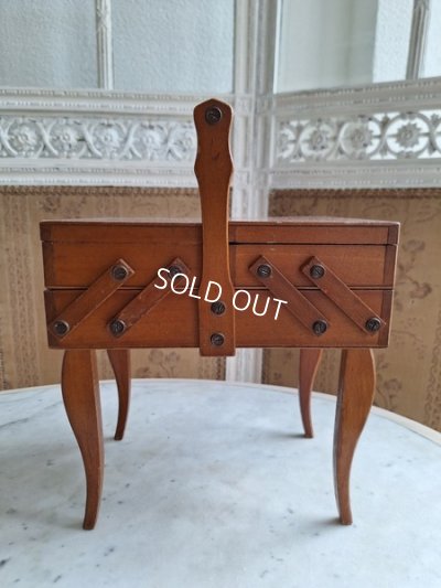 画像14: アンティーク猫脚小さなソーイングボックス