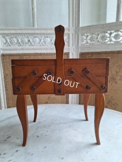 画像16: アンティーク猫脚小さなソーイングボックス