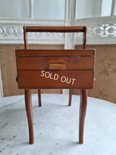 画像17: アンティーク猫脚小さなソーイングボックス