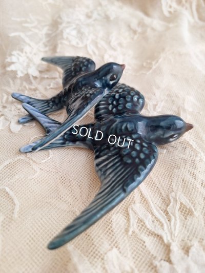 画像10: アンティーク陶器ツバメ2羽セット