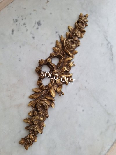 画像2: アンティークローズとリボンの装飾パーツ