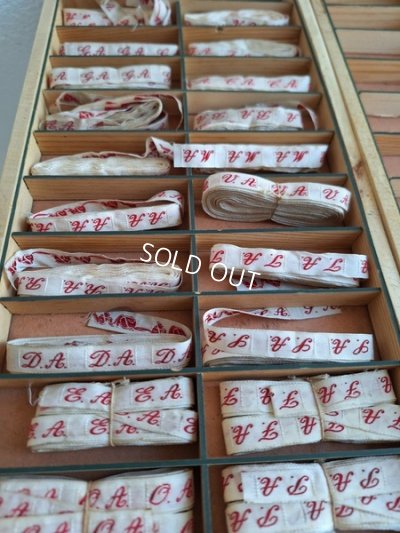 画像24: アンティークイニシャルテープキャビネット