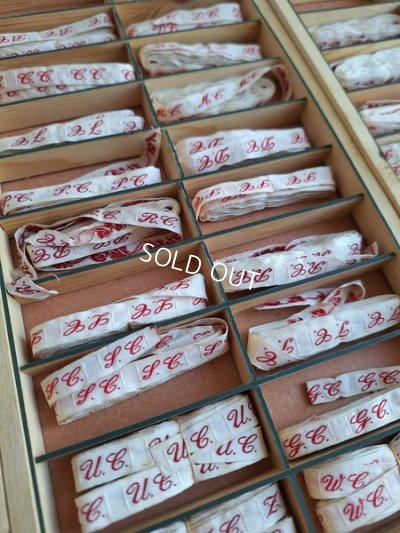 画像26: アンティークイニシャルテープキャビネット