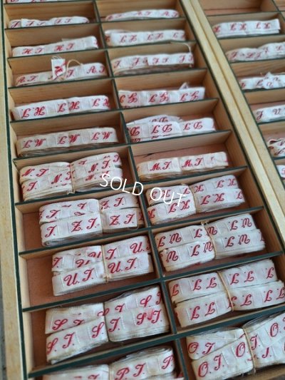 画像35: アンティークイニシャルテープキャビネット