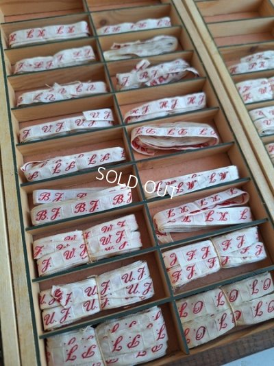 画像36: アンティークイニシャルテープキャビネット