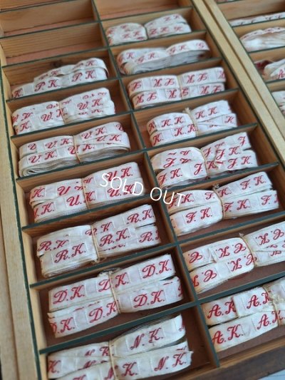 画像37: アンティークイニシャルテープキャビネット