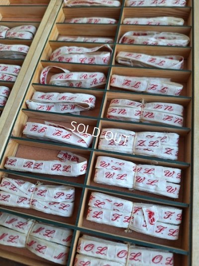 画像38: アンティークイニシャルテープキャビネット