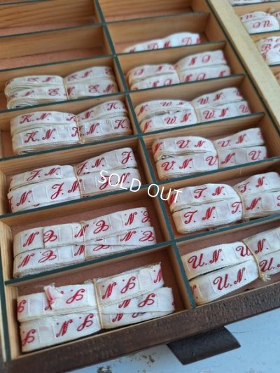 画像43: アンティークイニシャルテープキャビネット