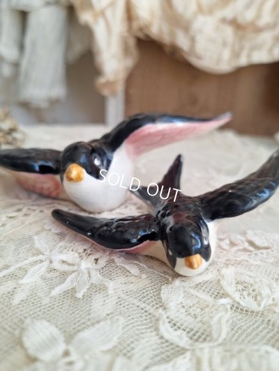 画像4: アンティーク陶器ツバメ2羽セット