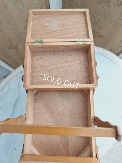 画像11: 小さな猫脚ソーイングボックス